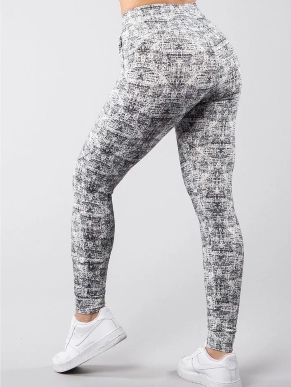 BuffBunny Women’s Jasmine Joggers in Hustle Print- Size XS!